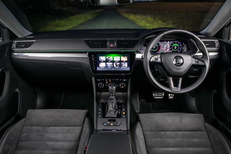 Торпедо Skoda Superb Scout (3V) 2020 года  (AU) (фото 35 из 35)
